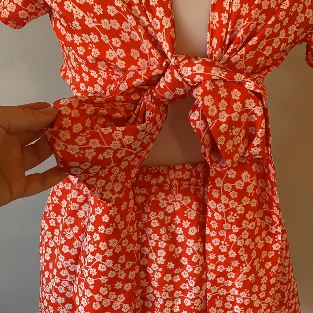 [Princess Polly] Red/White Floral Romper - Size 12 - Picture 3 of 6